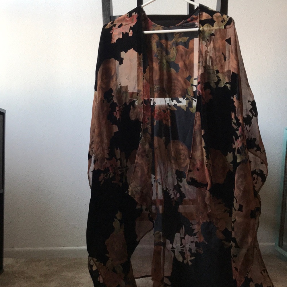Beautiful burnout velvet and floral kimono M